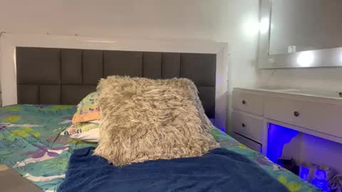 Snapshot of nicolaskan chatting on 10.23.25 Nicolas online show from 10.23.25