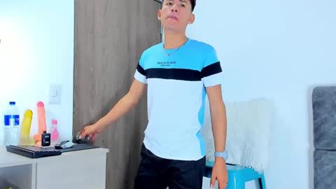 nicolastorres__ online show from 11.19.25