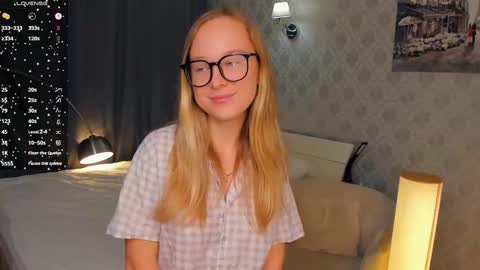 Nicoletta online show from 10.17.25