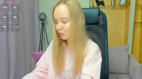 Nicoletta online show from 11.24.25