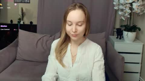 Nicoletta online show from 01.15.26