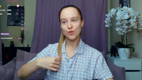 Nicoletta online show from 04.05.26