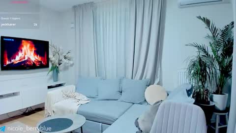 Snapshot of nicole_blueberry chatting on 11.16.25 Nicole online show from 11.16.25