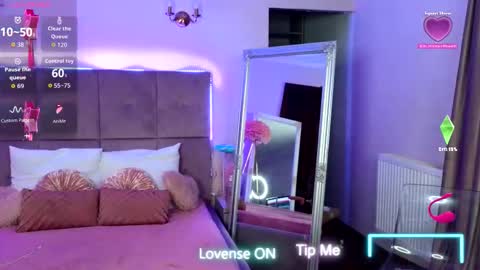 Snapshot of nicole_bond chatting on 10.11.25 NicoleBond online show from 10.11.25