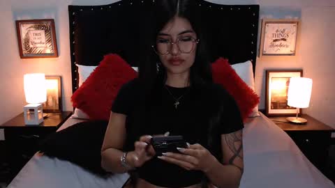 Snapshot of nicole_duran3095 chatting on 12.16.24 Nick online show from 12.16.24