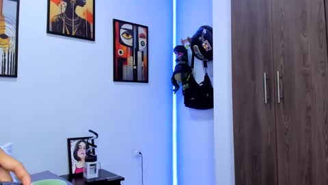 Snapshot of nicole_duran3095 chatting on 01.18.25 Nick online show from 01.18.25