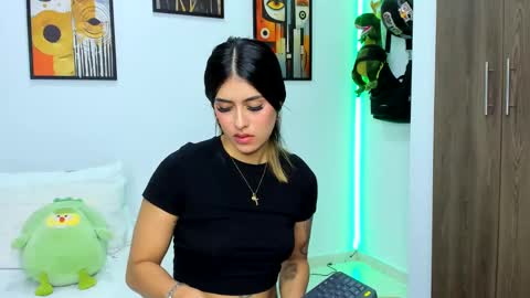 Snapshot of nicole_duran3095 chatting on 01.21.25 Nick online show from 01.21.25