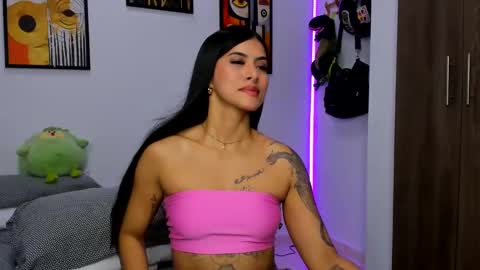 Snapshot of nicole_duran3095 chatting on 01.28.25 Nick online show from 01.28.25