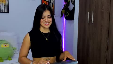 Snapshot of nicole_duran3095 chatting on 02.22.25 Nick online show from 02.22.25