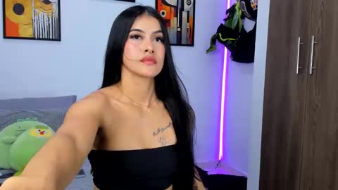 Snapshot of nicole_duran3095 chatting on 02.28.25 Nick online show from 02.28.25