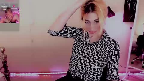 Nicole online show from 02.22.25