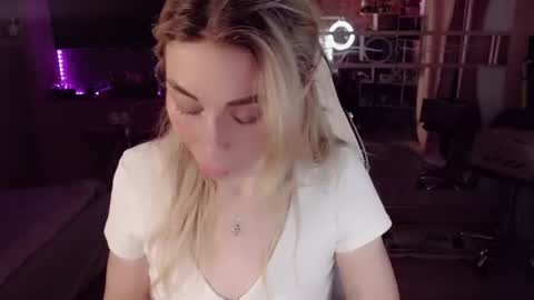 Nicole online show from 06.11.26