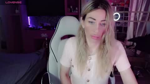 Snapshot of nicole_g0ld_ chatting on 06.21.26 Nicole online show from 06.21.26