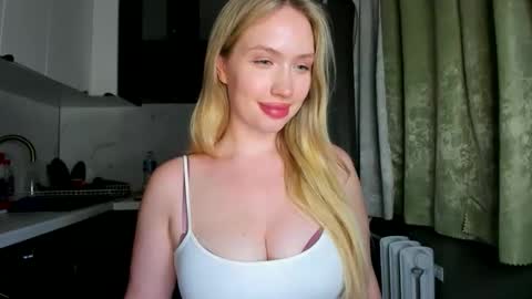 Snapshot of nicole_ricci_ chatting on 10.05.25 Nicole online show from 10.05.25