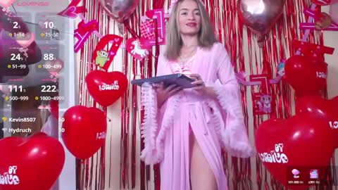 Nicole Santana online show from 02.15.25