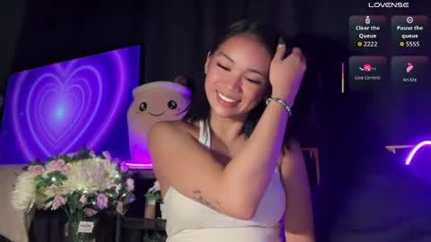 Snapshot of nicolecellini chatting on 04.08.26 NICOLE online show from 04.08.26