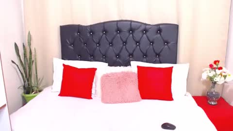 Nicole Chanel online show from 03.08.25