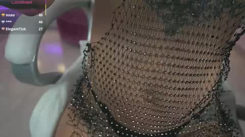 Snapshot of nicolecrawft chatting on 10.08.25 Nicole Crawft online show from 10.08.25