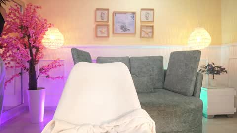 Snapshot of nicolecrawft chatting on 11.05.25 Nicole Crawft online show from 11.05.25