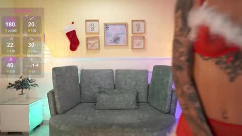 Snapshot of nicolecrawft chatting on 12.02.25 Nicole Crawft online show from 12.02.25