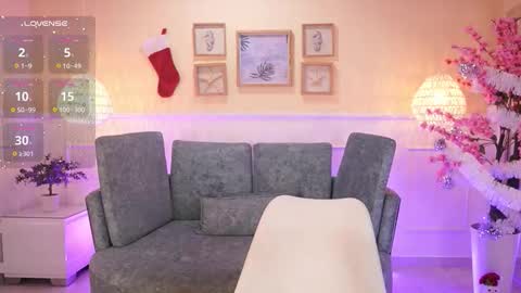 Snapshot of nicolecrawft chatting on 12.03.25 Nicole Crawft online show from 12.03.25