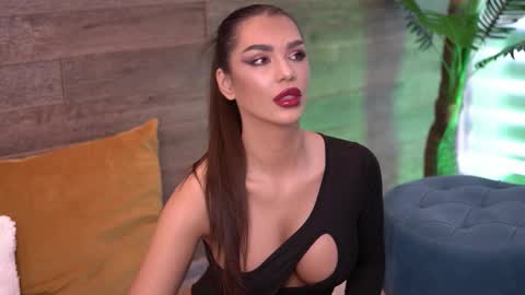 Snapshot of nicoledevin chatting on 09.25.25 Nicole online show from 09.25.25