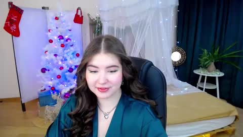 Snapshot of nicolefoxery chatting on 12.10.24 nicolefoxery online show from 12.10.24