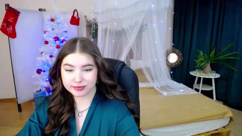 Snapshot of nicolefoxery chatting on 12.10.24 nicolefoxery online show from 12.10.24
