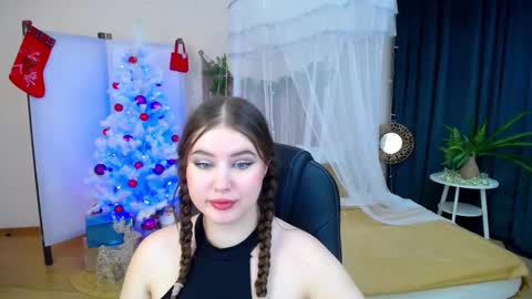 Snapshot of nicolefoxery chatting on 12.11.24 nicolefoxery online show from 12.11.24