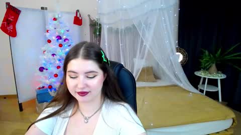 Snapshot of nicolefoxery chatting on 12.14.24 nicolefoxery online show from 12.14.24