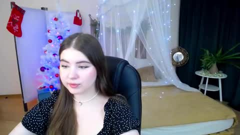 Snapshot of nicolefoxery chatting on 12.16.24 nicolefoxery online show from 12.16.24