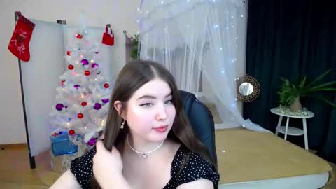 Snapshot of nicolefoxery chatting on 12.16.24 nicolefoxery online show from 12.16.24