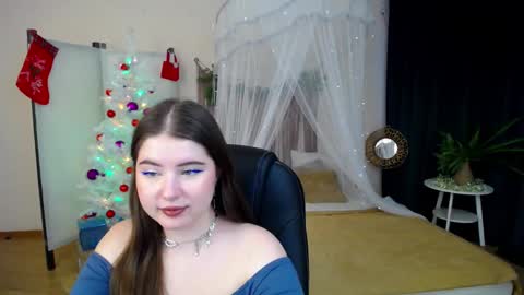 Snapshot of nicolefoxery chatting on 12.17.24 nicolefoxery online show from 12.17.24