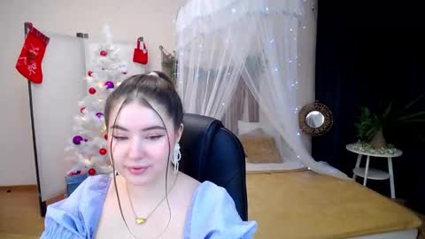 Snapshot of nicolefoxery chatting on 12.18.24 nicolefoxery online show from 12.18.24