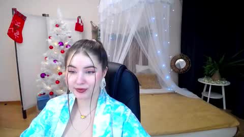 Snapshot of nicolefoxery chatting on 12.18.24 nicolefoxery online show from 12.18.24