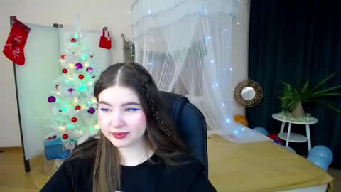 Snapshot of nicolefoxery chatting on 12.21.24 nicolefoxery online show from 12.21.24