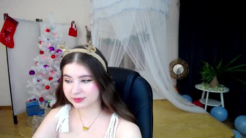 Snapshot of nicolefoxery chatting on 12.23.24 nicolefoxery online show from 12.23.24
