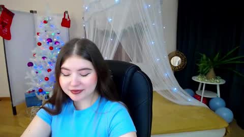 Snapshot of nicolefoxery chatting on 12.26.24 nicolefoxery online show from 12.26.24