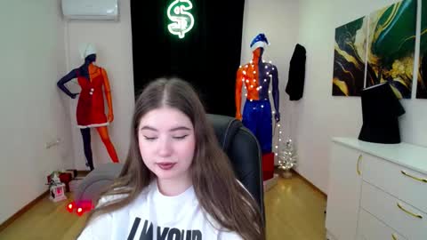 Snapshot of nicolefoxery chatting on 12.28.24 nicolefoxery online show from 12.28.24