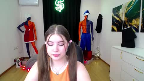 Snapshot of nicolefoxery chatting on 12.30.24 nicolefoxery online show from 12.30.24