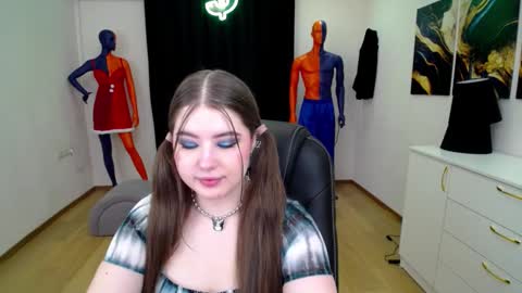 Snapshot of nicolefoxery chatting on 01.20.25 nicolefoxery online show from 01.20.25