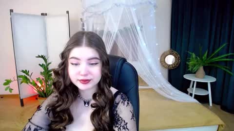 Snapshot of nicolefoxery chatting on 01.24.25 nicolefoxery online show from 01.24.25