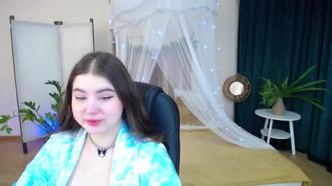 Snapshot of nicolefoxery chatting on 01.25.25 nicolefoxery online show from 01.25.25