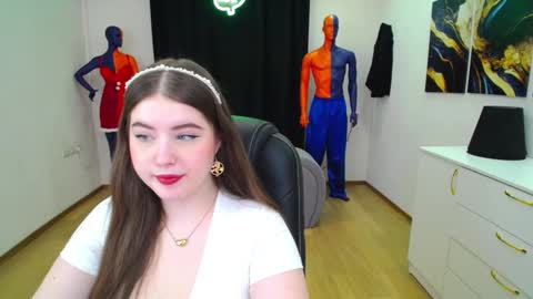 Snapshot of nicolefoxery chatting on 02.08.25 nicolefoxery online show from 02.08.25