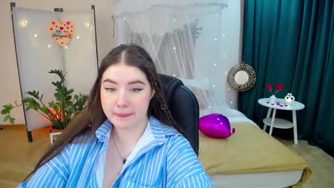 Snapshot of nicolefoxery chatting on 02.13.25 nicolefoxery online show from 02.13.25
