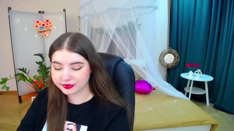 Snapshot of nicolefoxery chatting on 02.17.25 nicolefoxery online show from 02.17.25