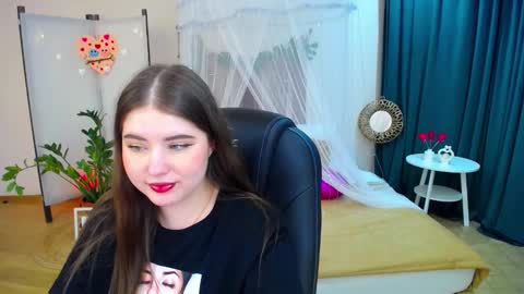 Snapshot of nicolefoxery chatting on 02.17.25 nicolefoxery online show from 02.17.25