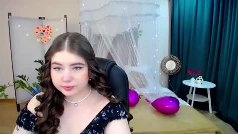 Snapshot of nicolefoxery chatting on 02.21.25 nicolefoxery online show from 02.21.25