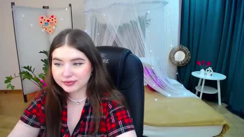 Snapshot of nicolefoxery chatting on 02.22.25 nicolefoxery online show from 02.22.25