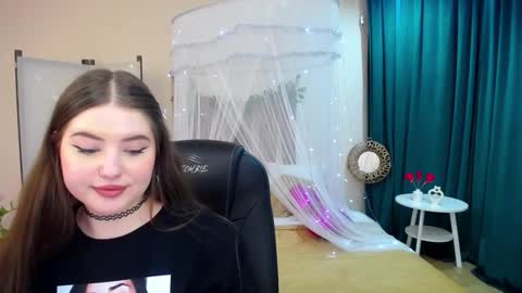 Snapshot of nicolefoxery chatting on 02.24.25 nicolefoxery online show from 02.24.25